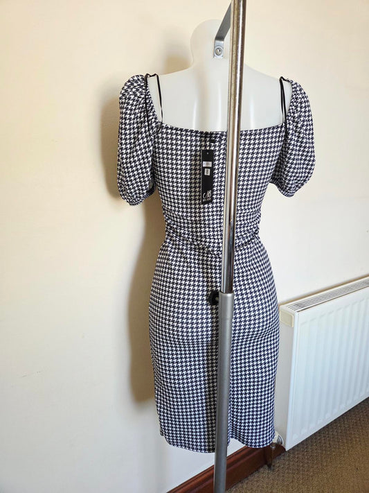 Size 8 Stretchy Material Black and White Dress 2192