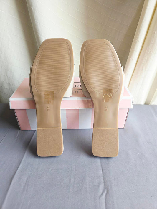 Woman's nude size 8 Open Toe Flats 2053