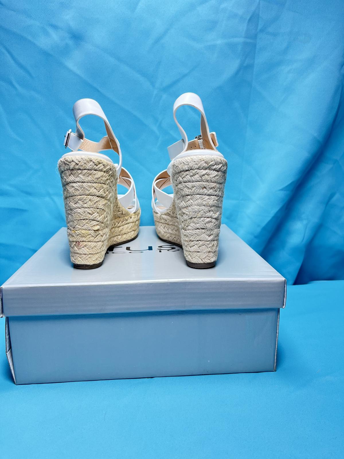 Woman's size 7 white open toe wedges 2184