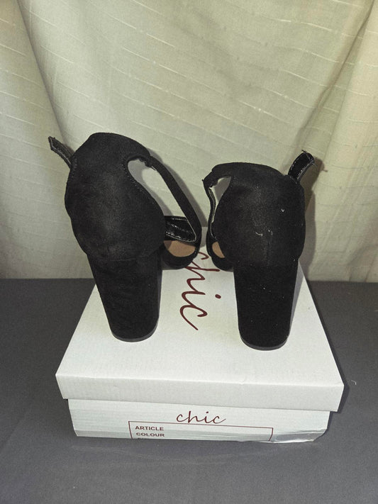 Size 6 Woman's Open toe Black Heels 2367