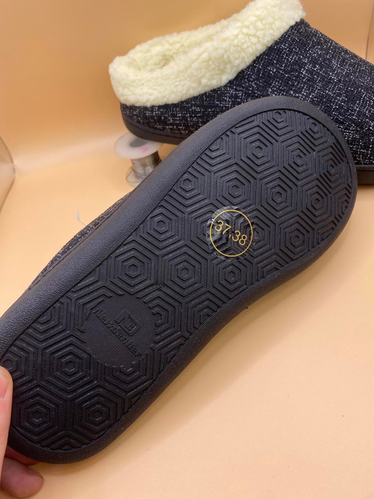 Faux Fur slippers slip on size 4/5 1194