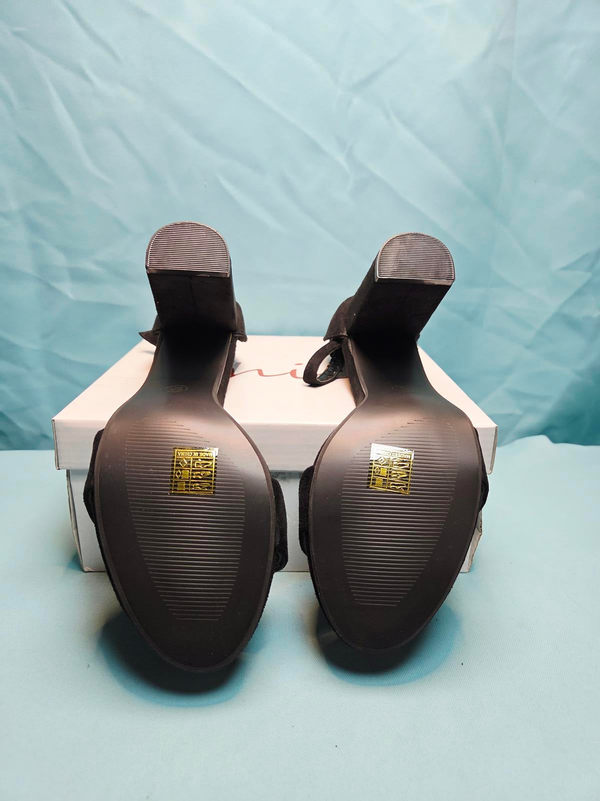 Size 8 Woman's Open toe Black Heels 2122