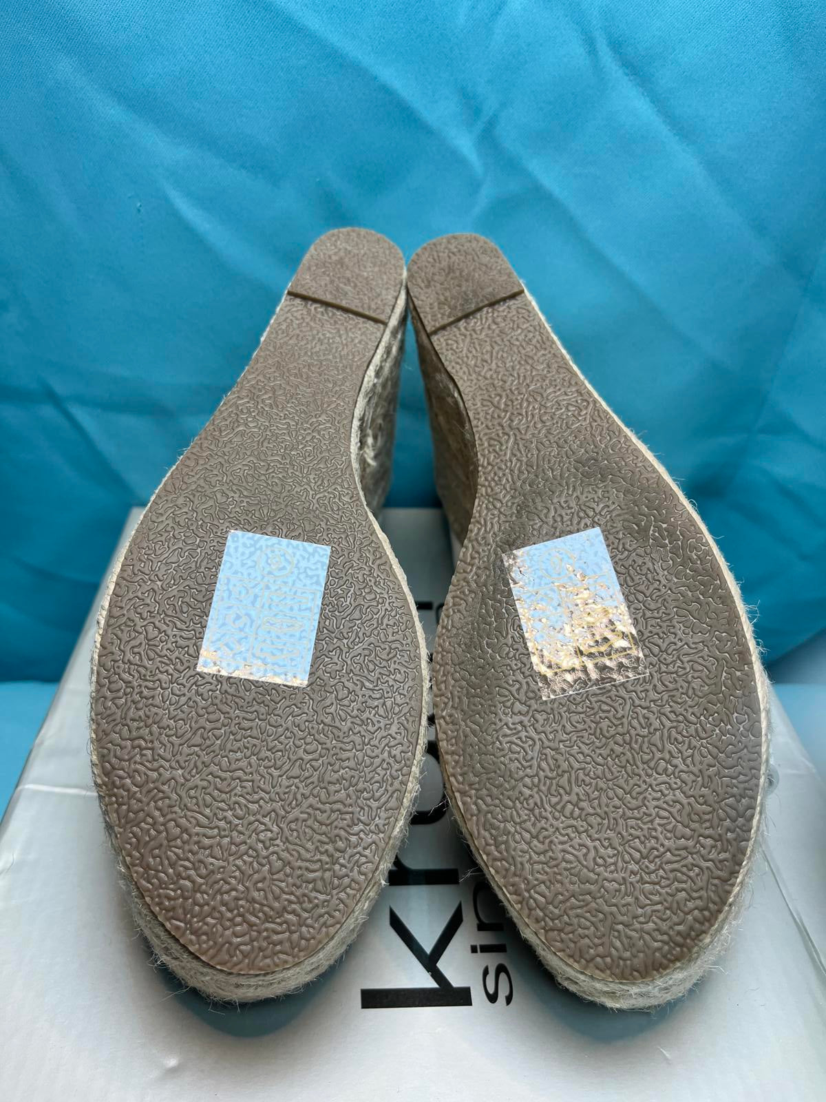 Woman's size 6 white open toe wedges 1386