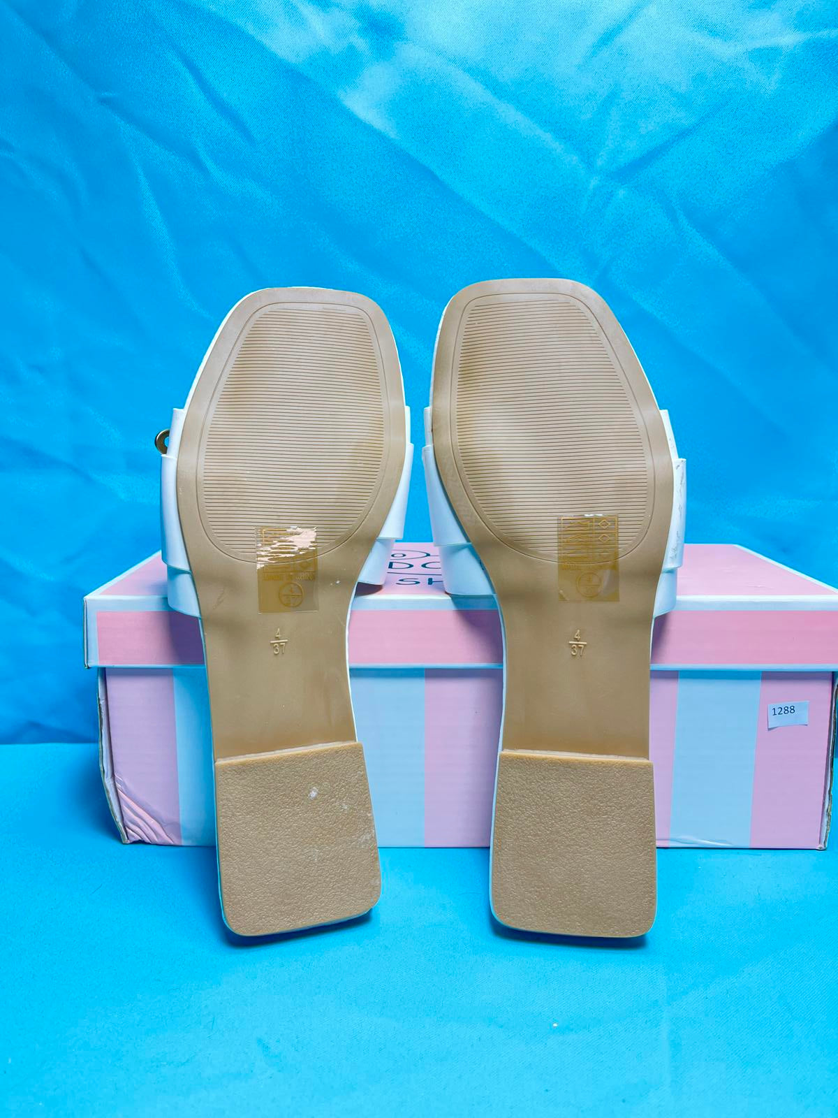 Woman's size 4 Open Toe Flats 1288