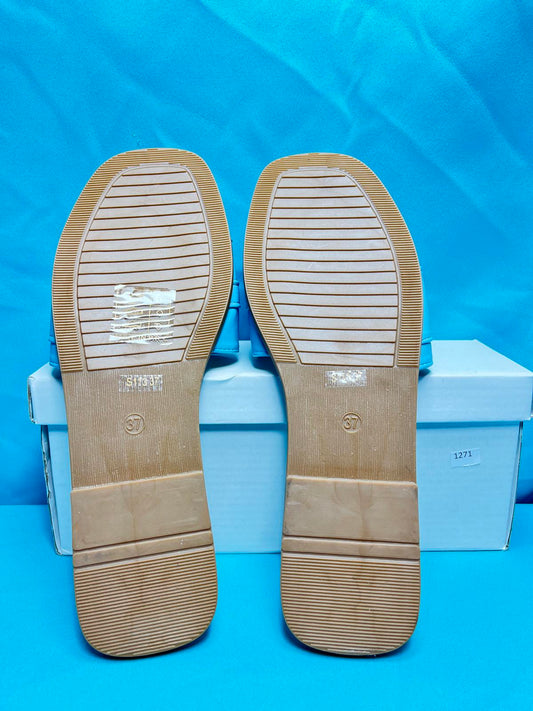 Woman's size 4 Light Blue Open toe flats 1271