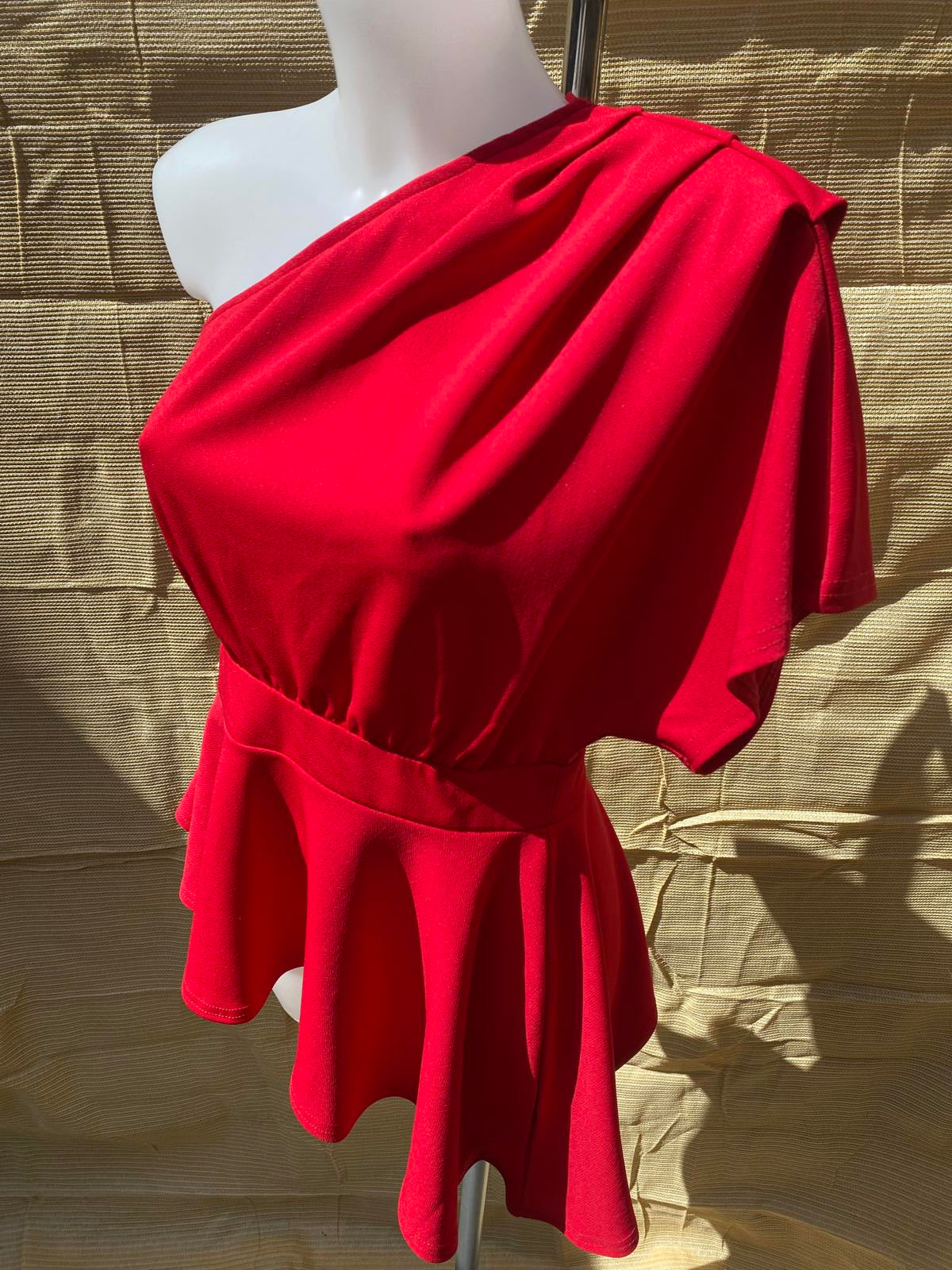Lovely of the shoulder asymmetrical top 1212