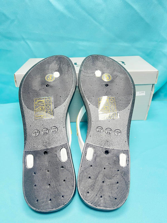 Woman's size 5 Open Toe Flats 1299