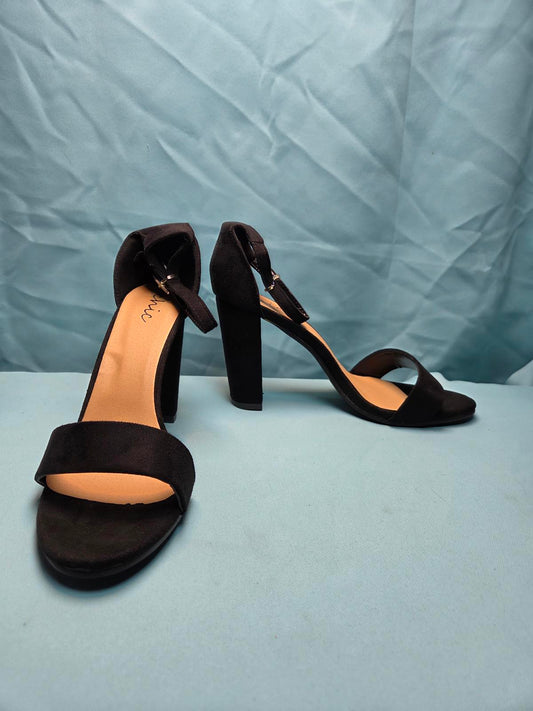 Size 8 Woman's Open toe Black Heels 2122