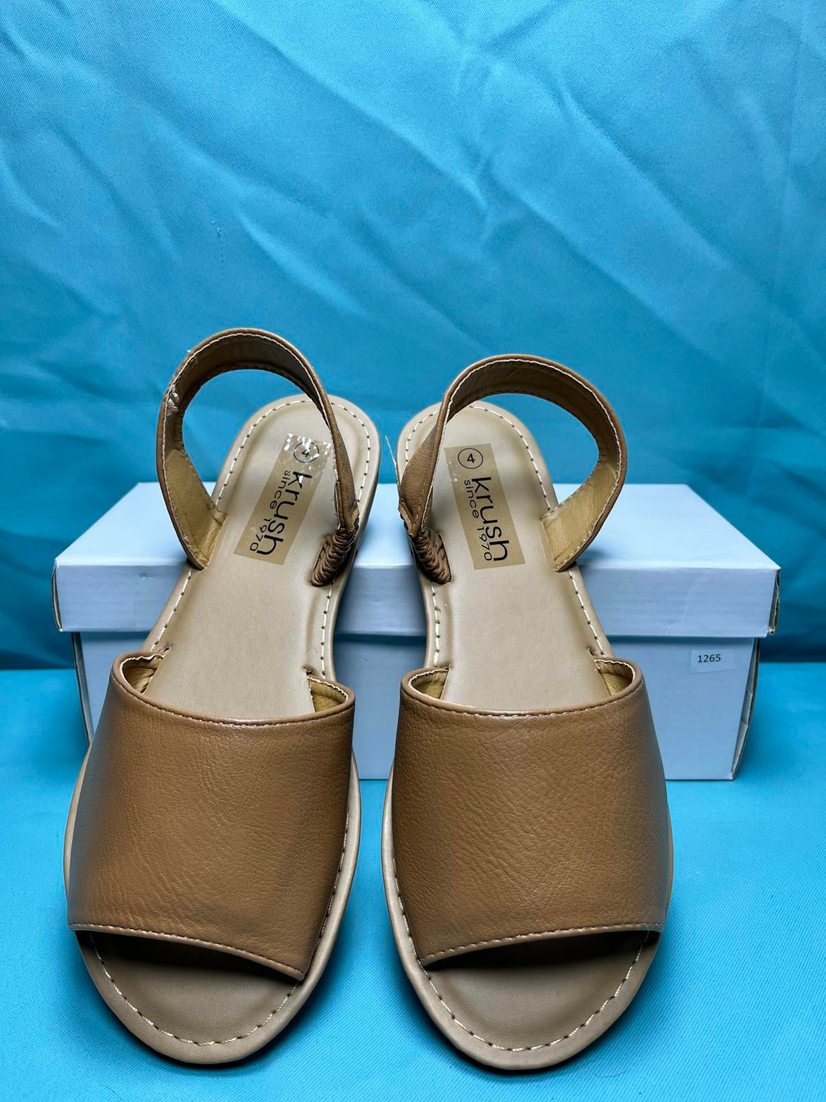 Woman's size 4 open toe sandals 1265