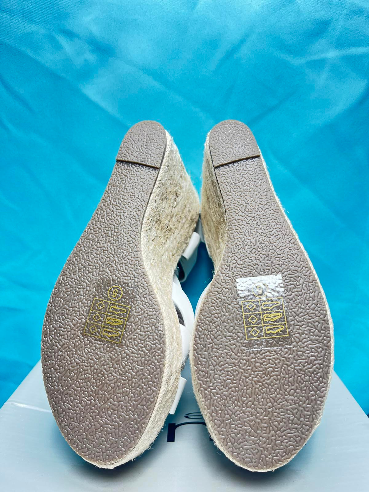 Woman's size 5 wedges 1290