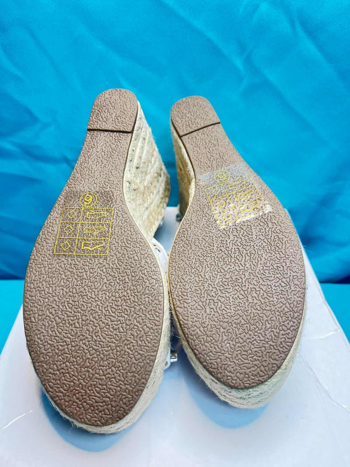 Woman's size 6 Open Toe Wedges with Silver Stud 1369
