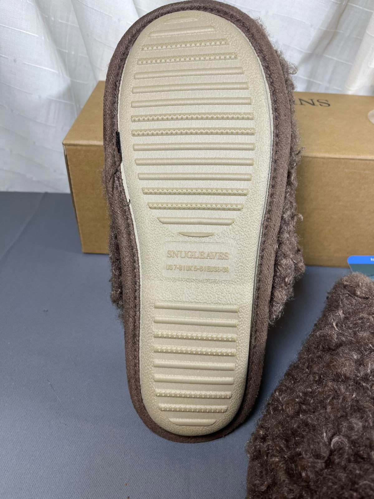Snug Leaves Scuff Slippers brown Women's size 5 - 6