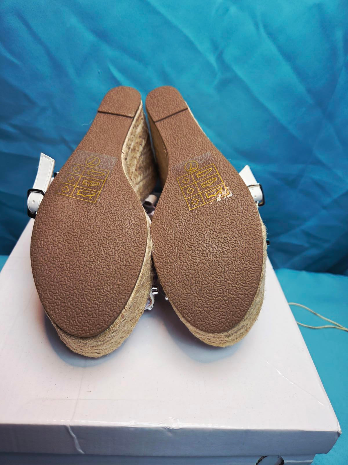 Woman's size 7 Open Toe Wedges with Silver Stud 2035