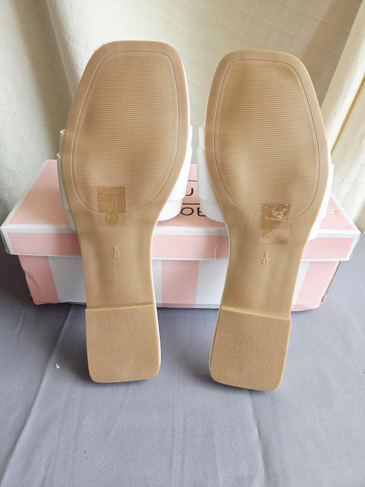 Woman's size 8 white Open Toe Flats 2113