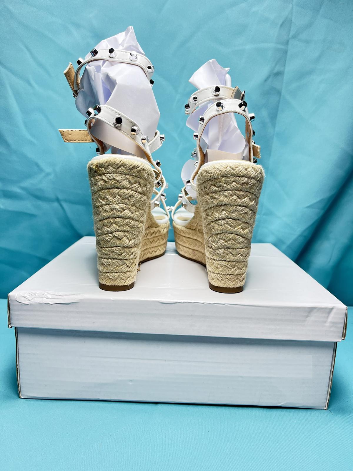 Woman's size 7 Open Toe Wedges with Silver Stud 2035