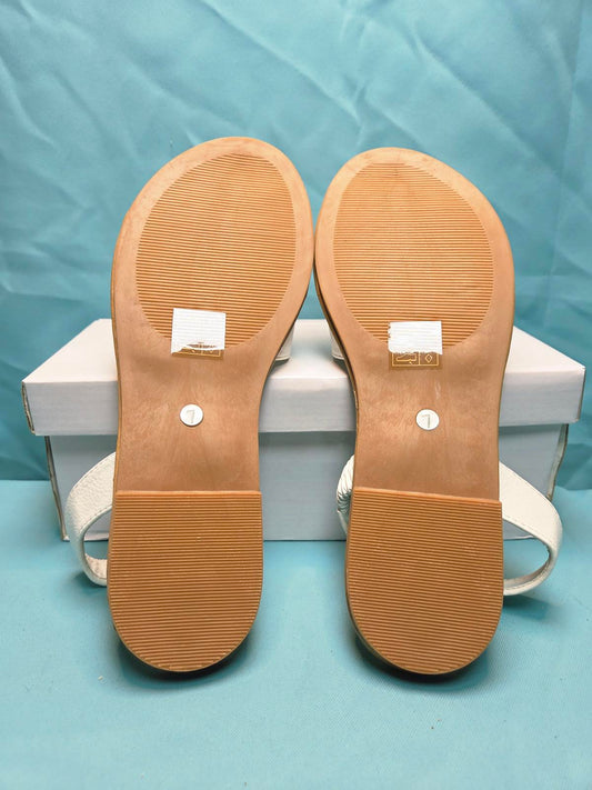 Woman's size 7 Open Toe Flats 2154