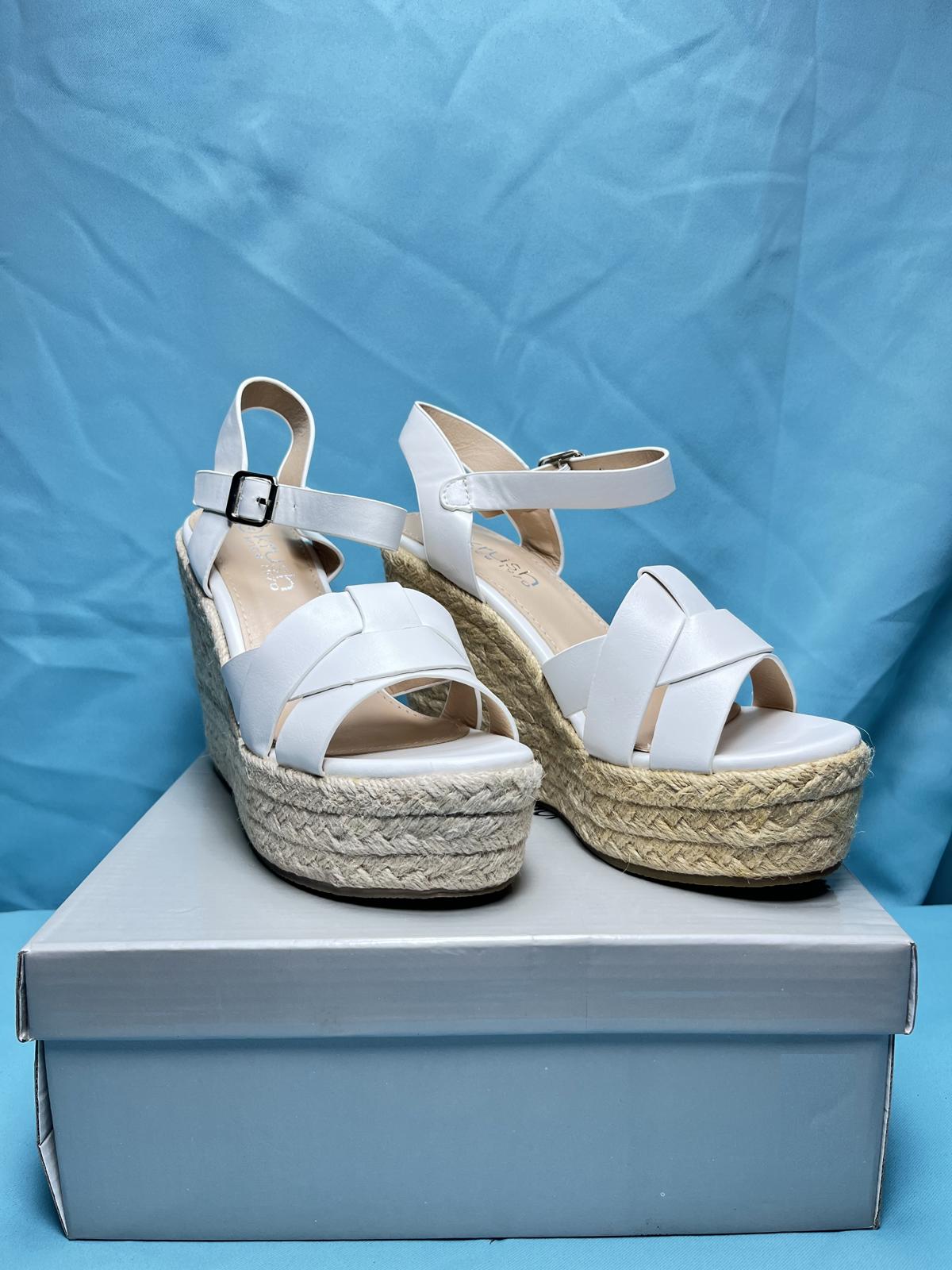 Woman's size 7 white open toe wedges 2184