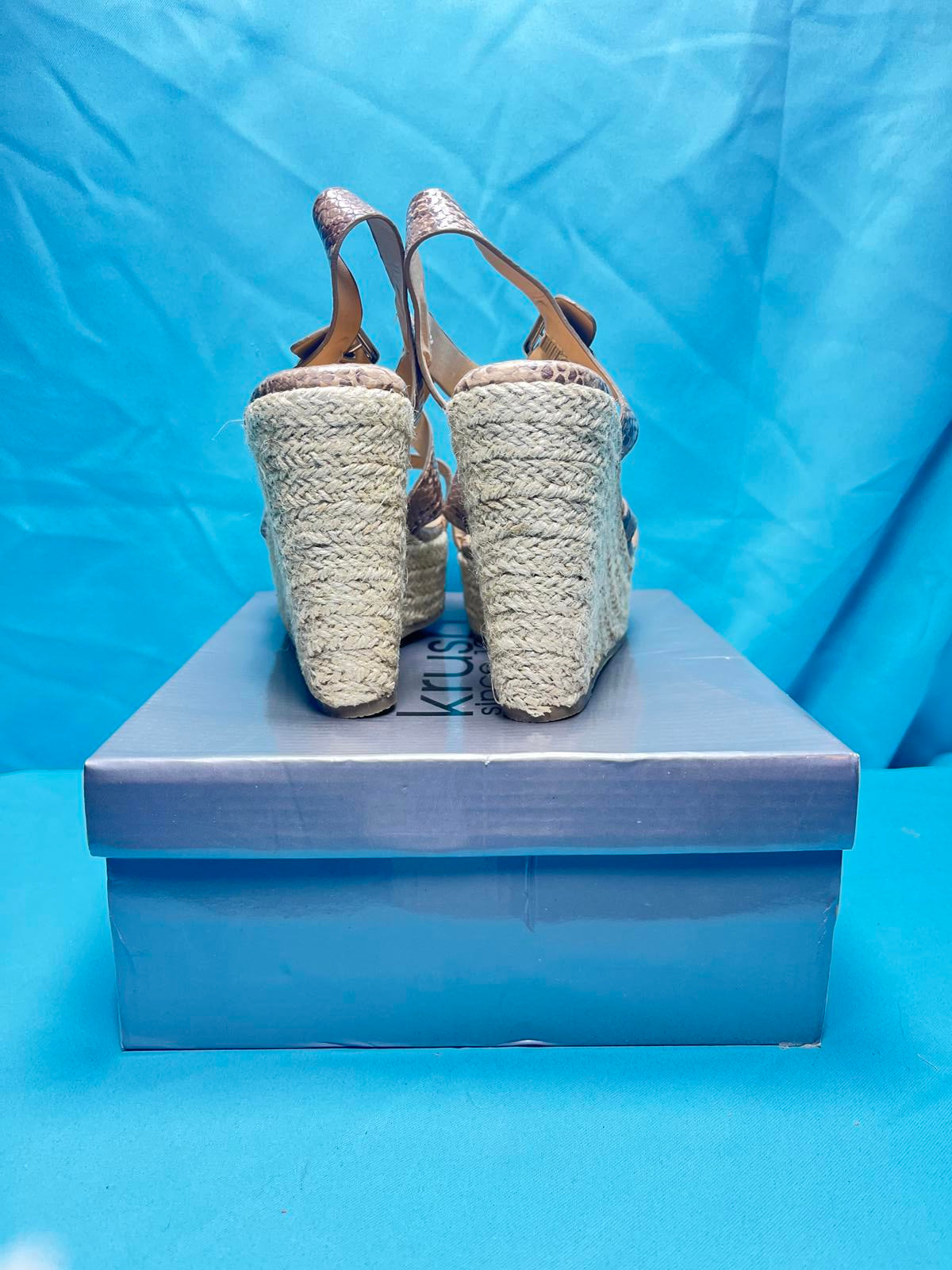 Woman's size 5 wedges snake print 1292