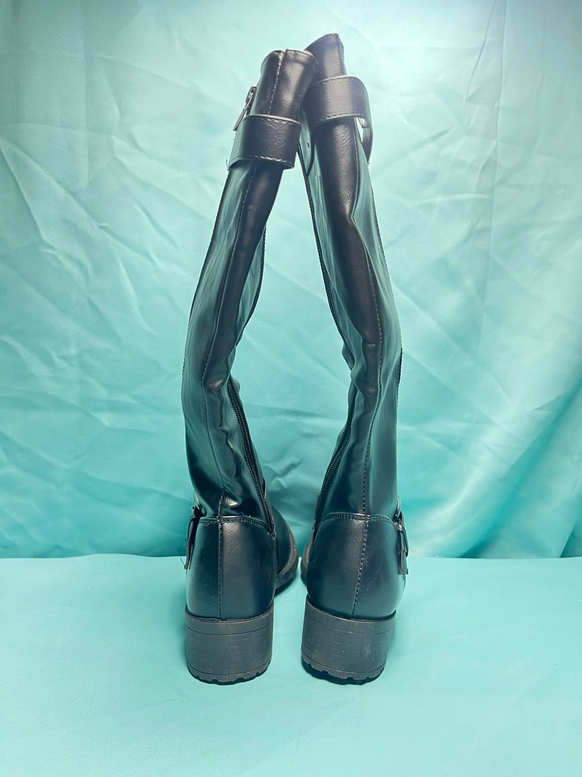 Woman's Size 3 Flat Black Boots 1406