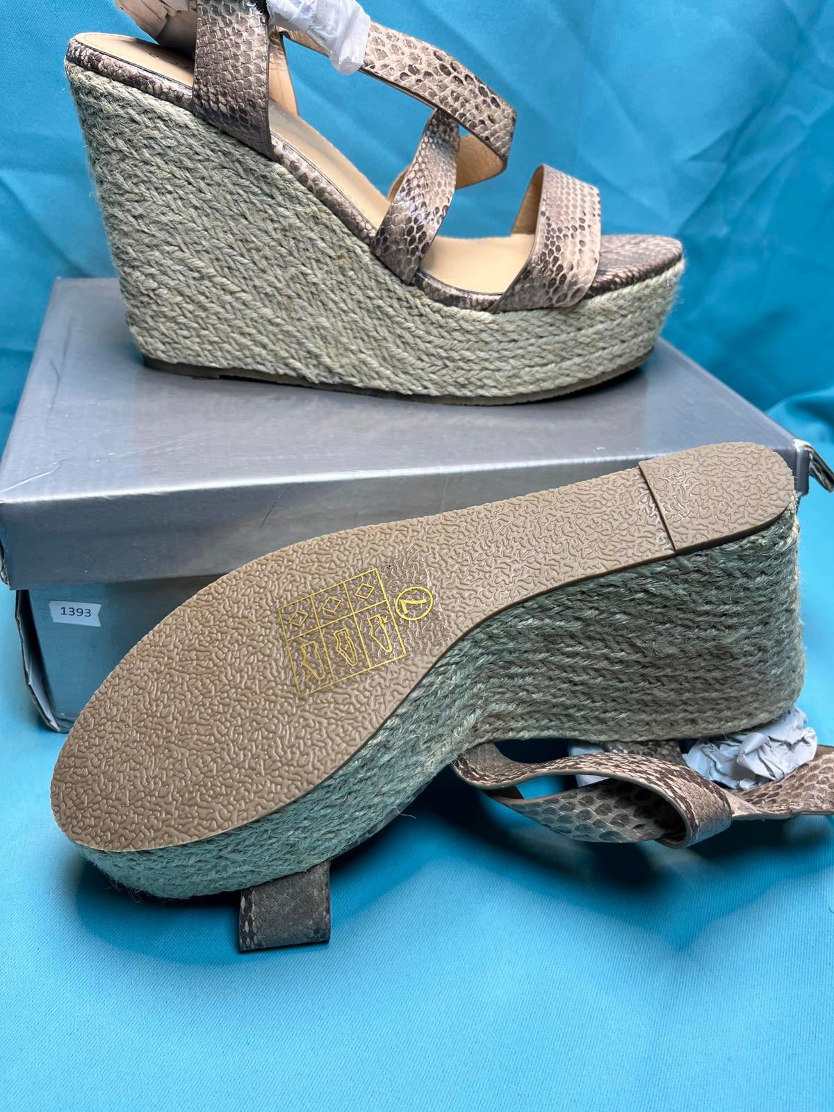 Woman's size 6 open toe wedges snake print 1390