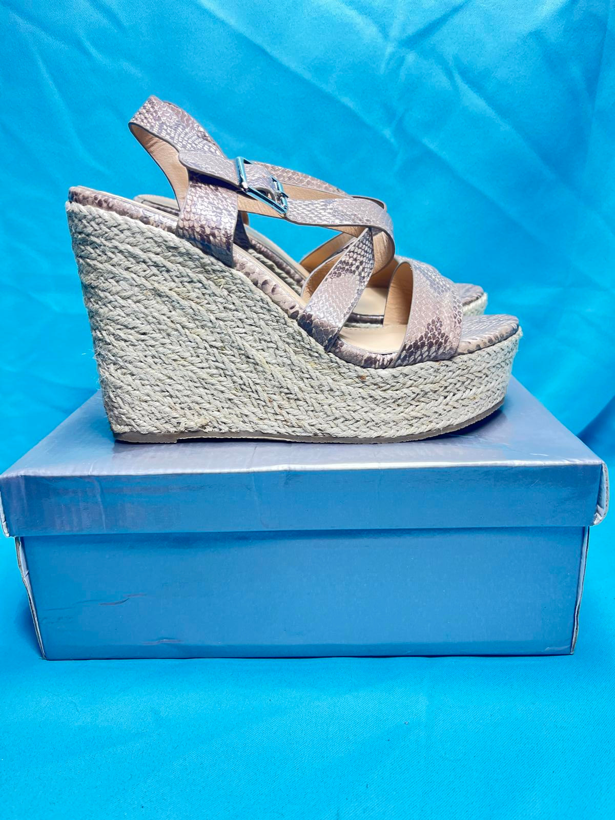 Woman's size 5 wedges snake print 1292