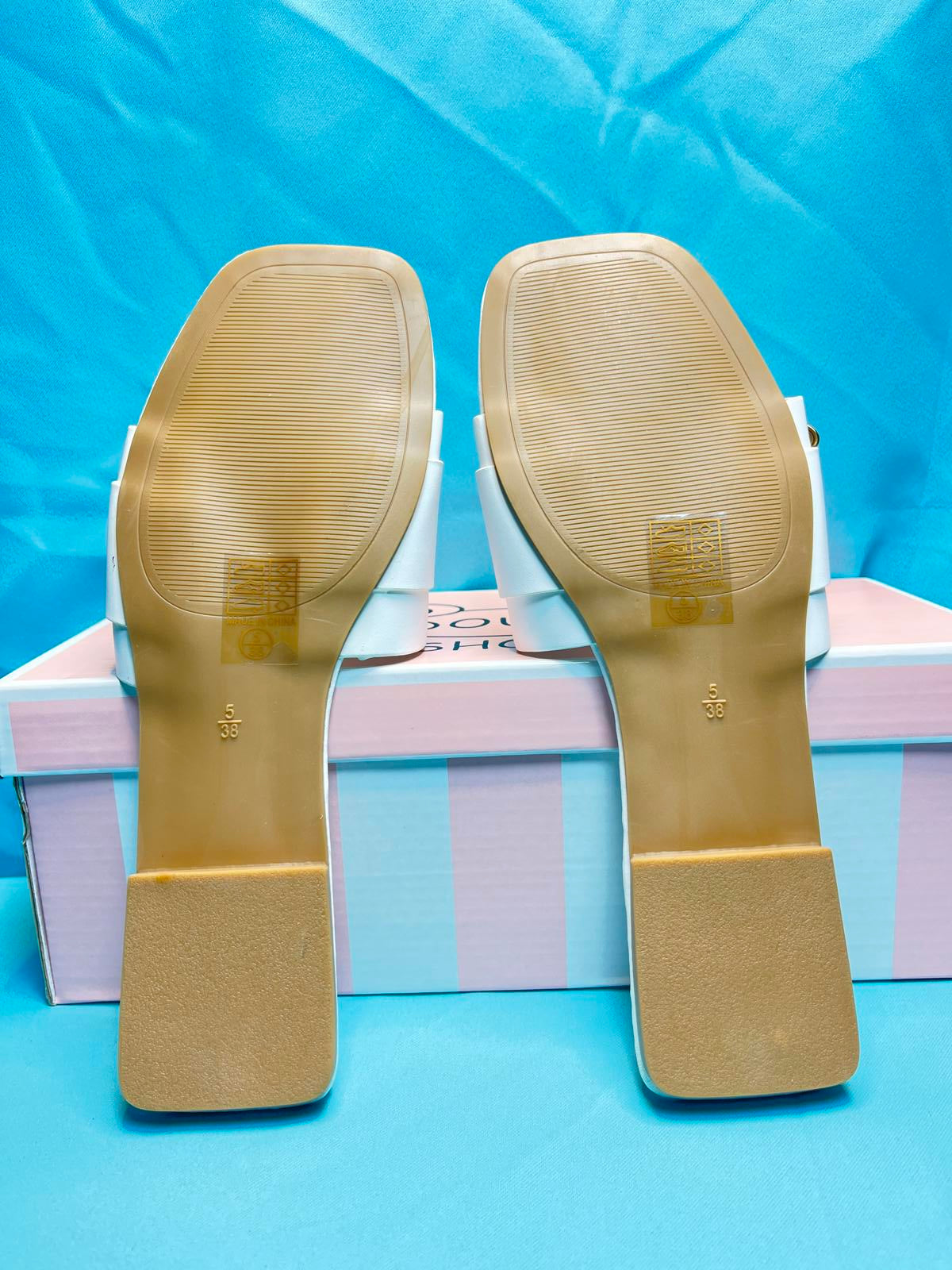 Woman's size 5 Open Toe Flats 1313