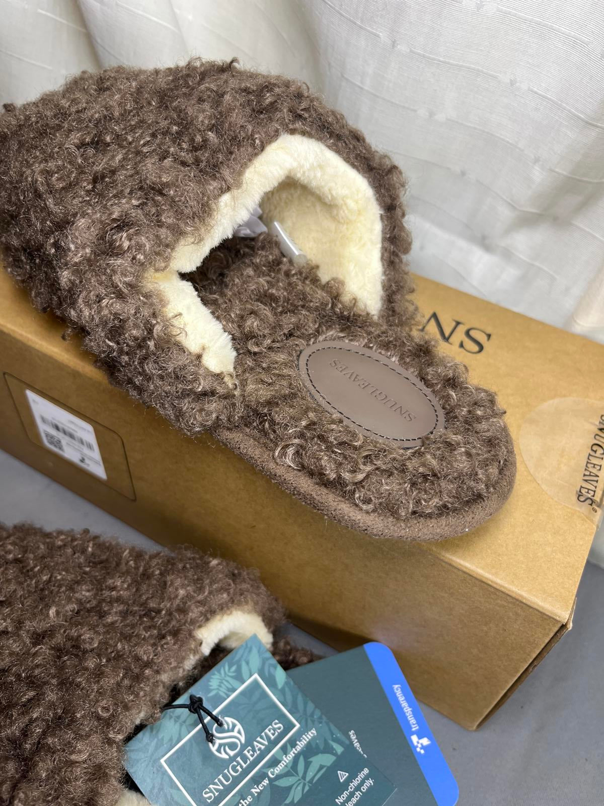 Snug Leaves Scuff Slippers brown Women's size 5 - 6