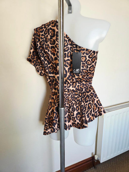 Leopard print size (Of one Shoulder type) top 2200