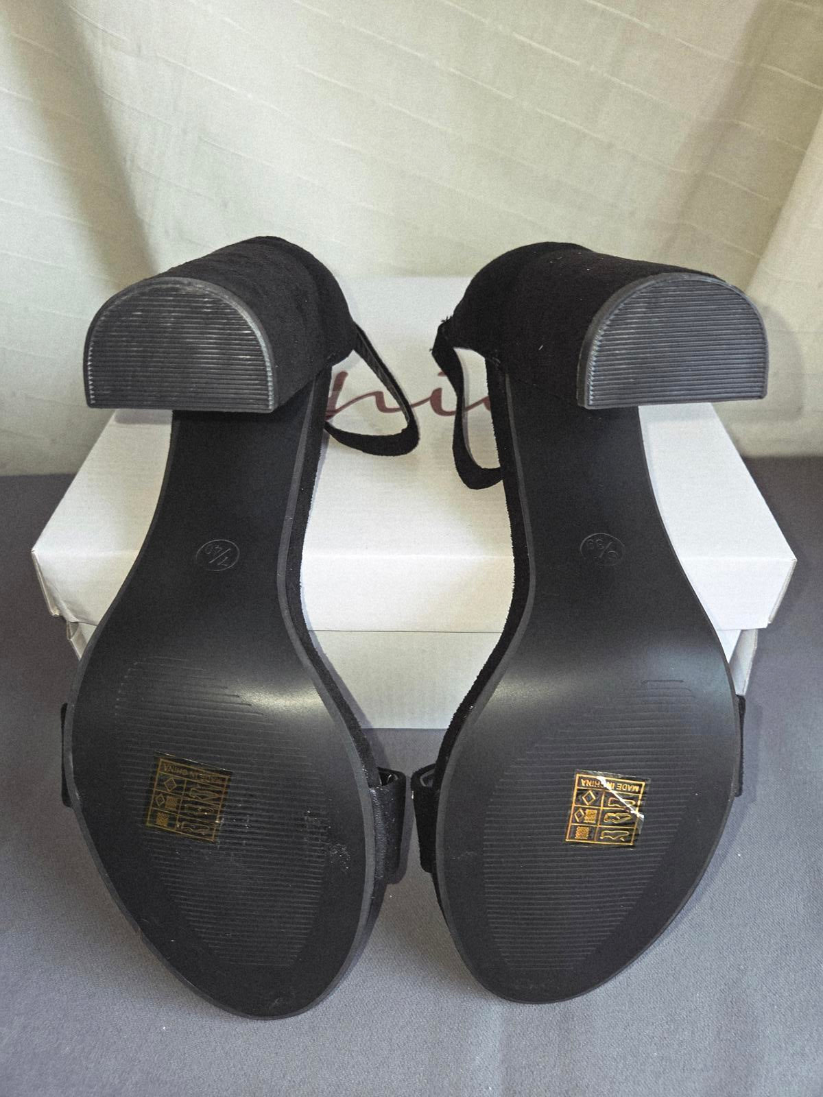 Size 6 Woman's Open toe Black Heels 2367
