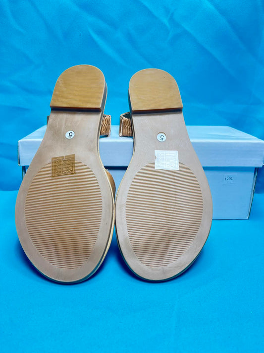 Woman's size 5 Open Toe Flats 1291