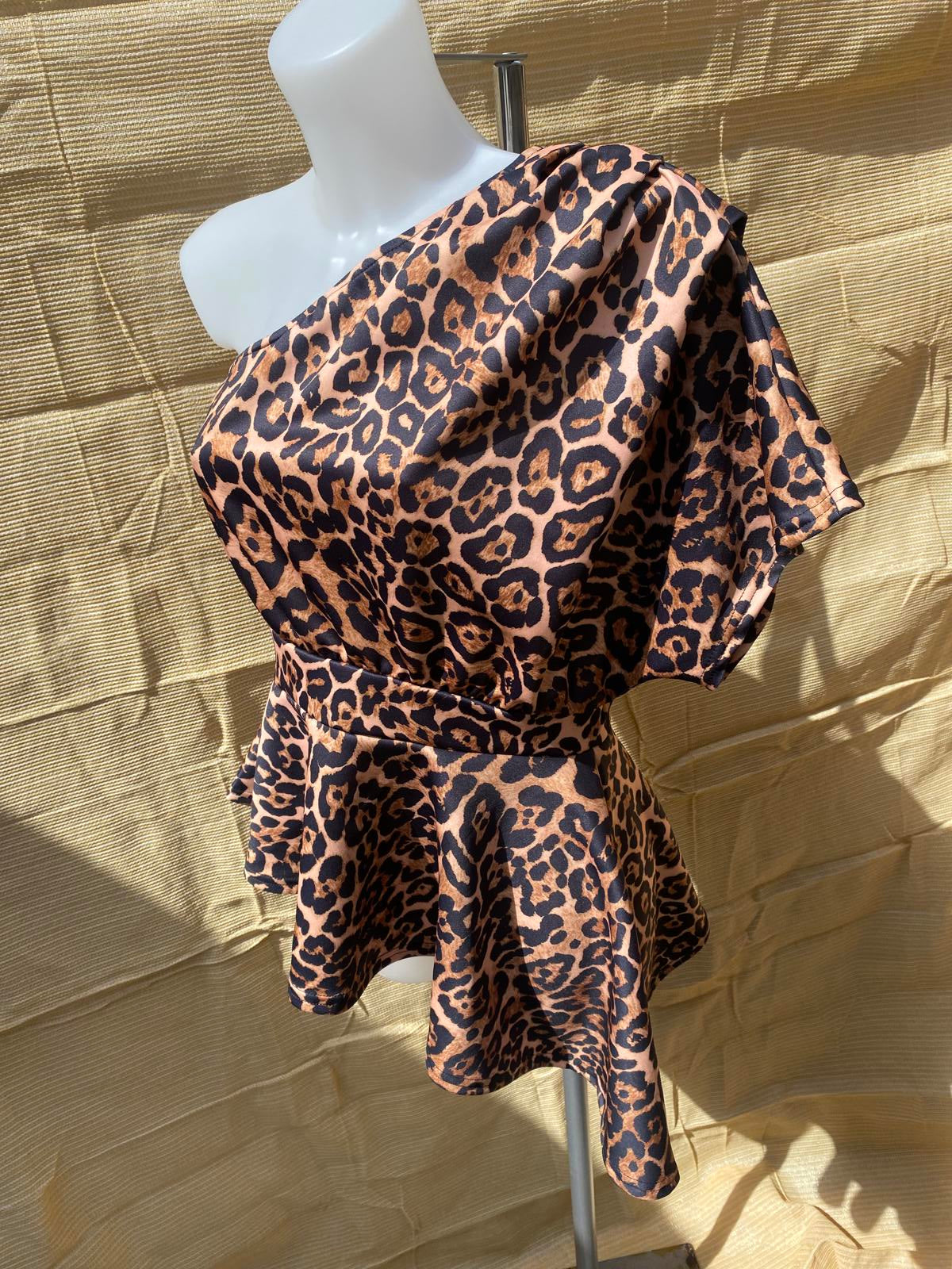 Lovely of the shoulder asymmetrical top 1211