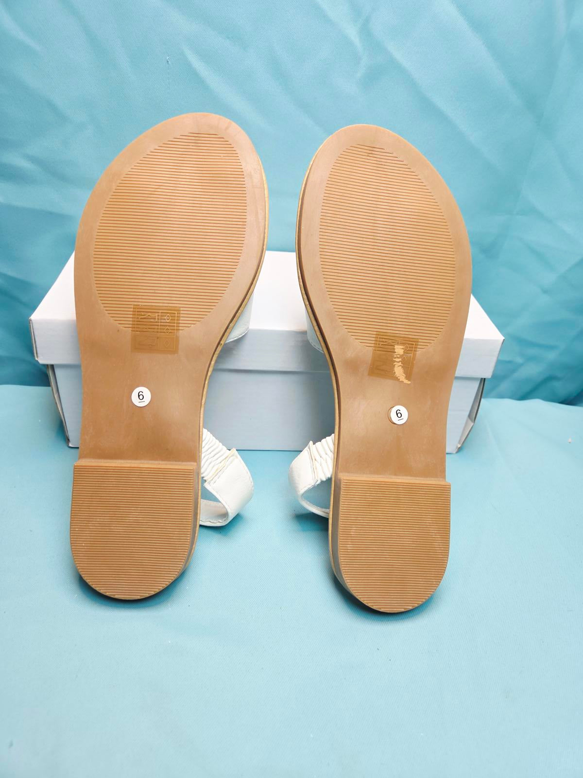 Woman's size 6 Open Toe Flats 2093