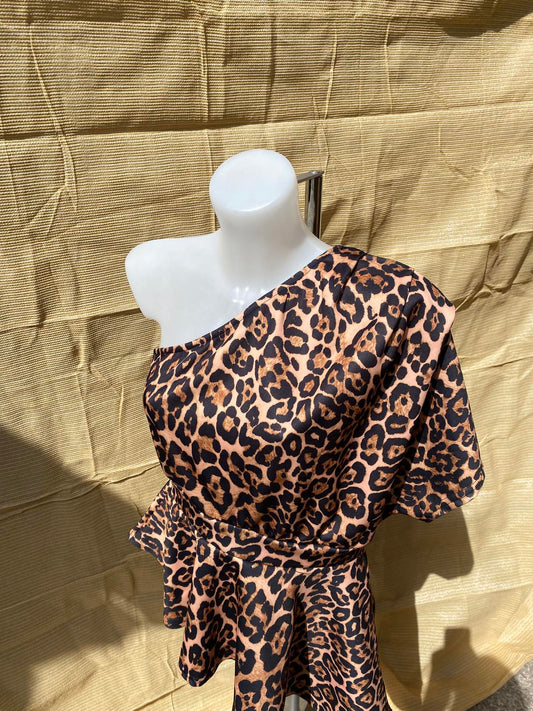 Lovely of the shoulder asymmetrical top 1201