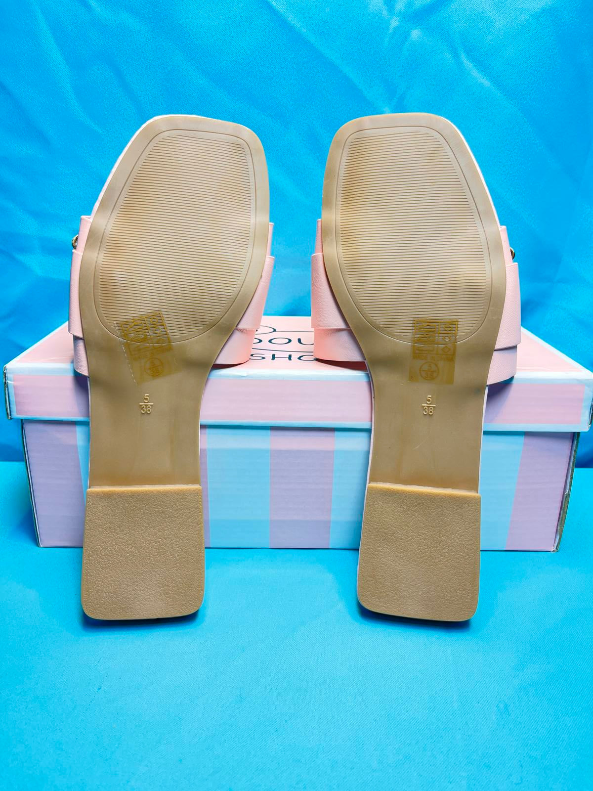 Woman's size 5 pink Open Toe Flats 1314