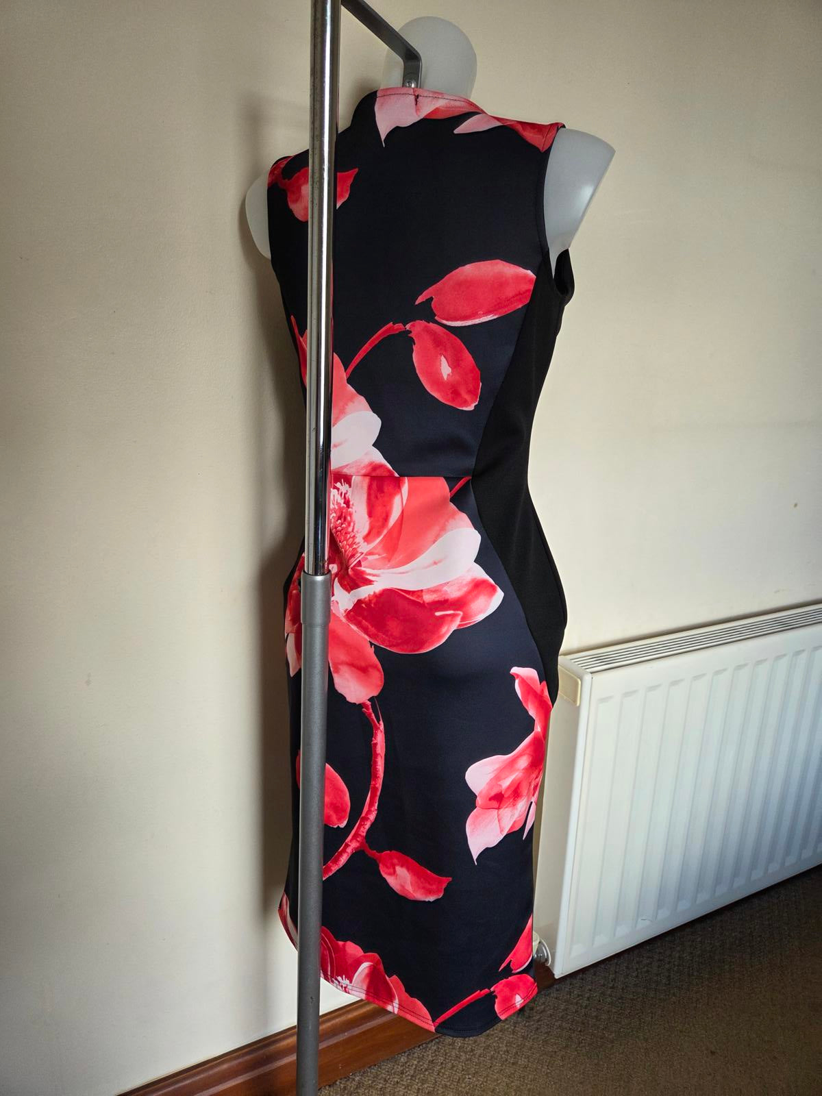 Size 12 Black and red stretchy material dress 2098