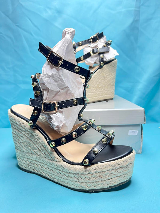 Woman's wedges size 4 gold studs 1276