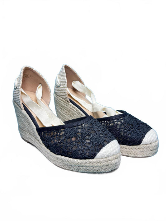 Woman's size 3 Wedges with Black Pattern design 2250