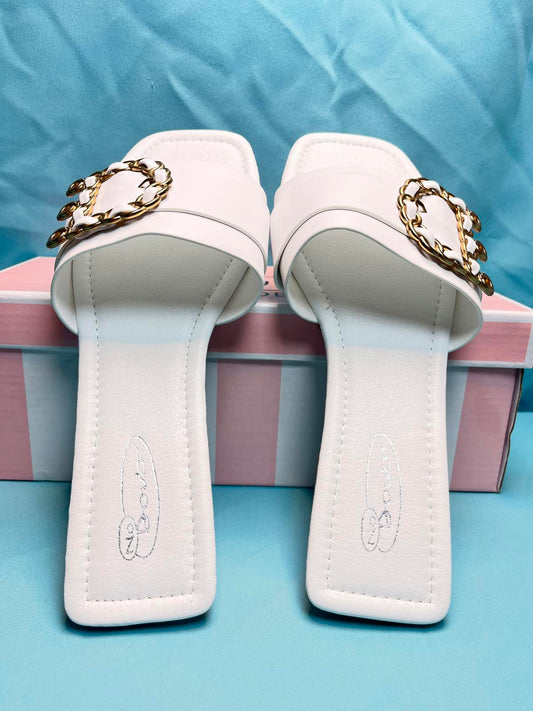 Woman's size 6 White Open toe flats 1373