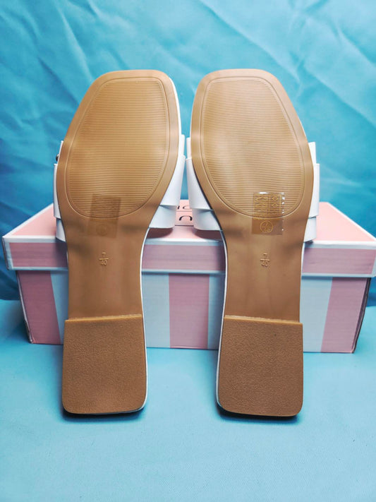 Woman's size 7 white Open Toe Flats 2064