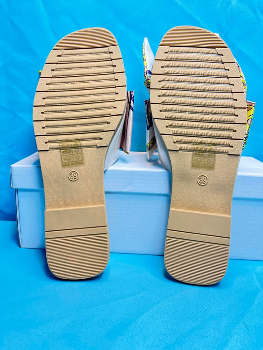 Woman's size 6 open toe flats 1380