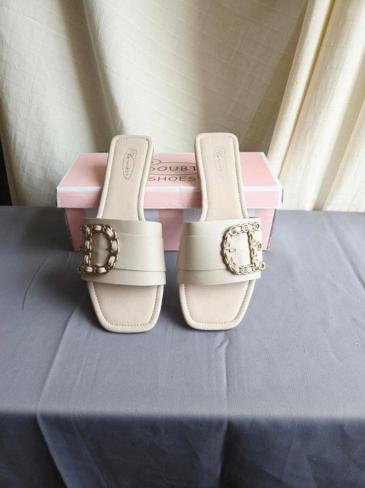 Woman's nude size 8  Open Toe Flats 2053