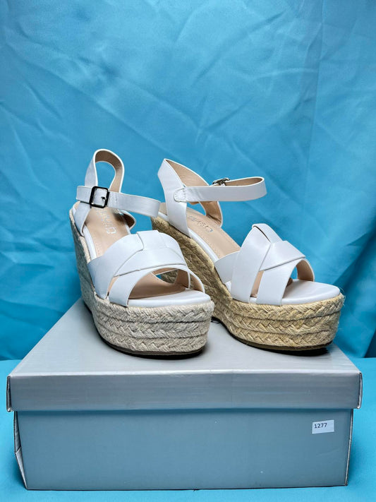Woman's size 5 wedges 1290