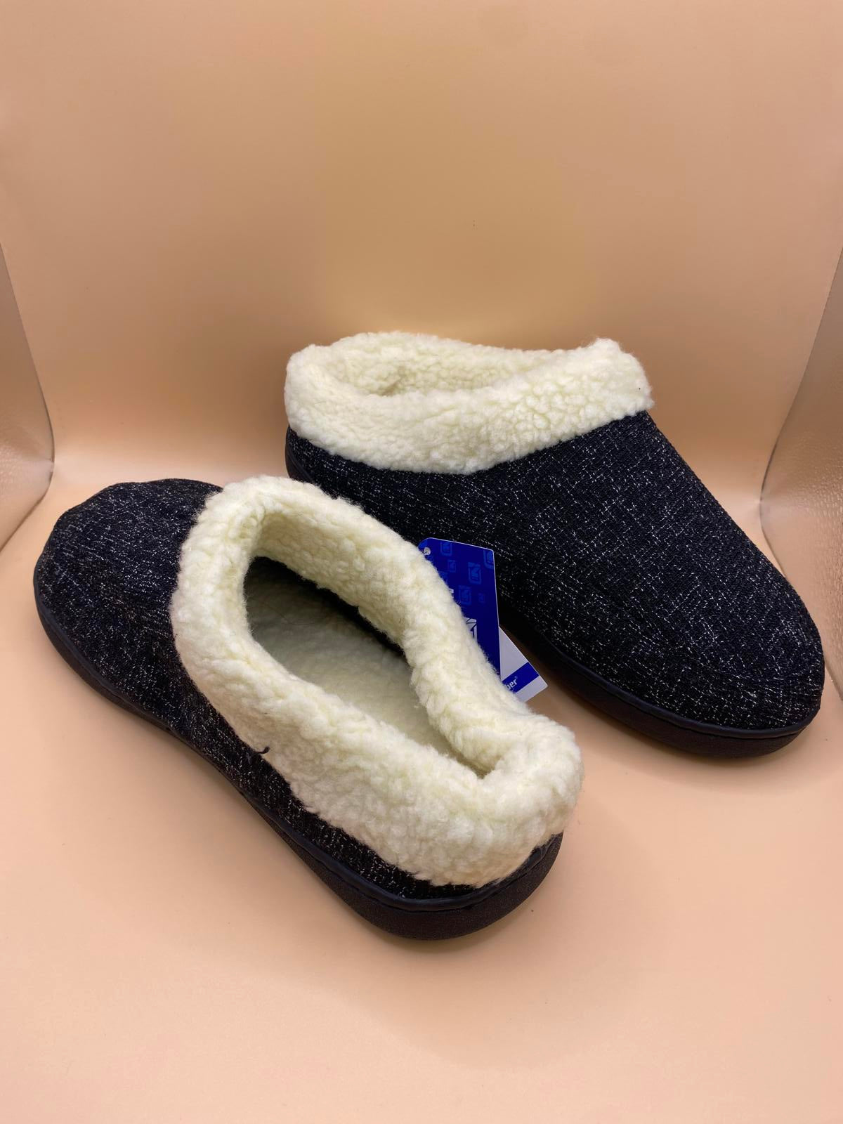 Faux Fur slippers slip on size 4/5 1194