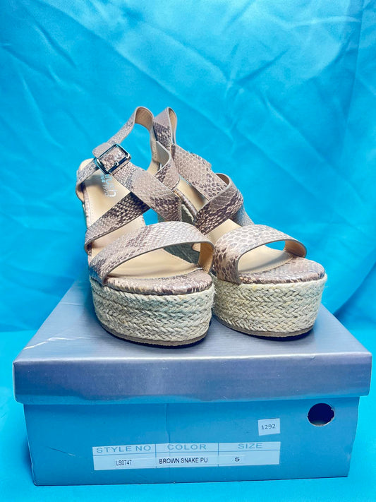 Woman's size 5 wedges snake print 1292