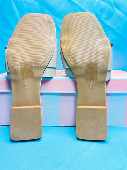 size 3 Nude Woman's Open Toe Flats 1350