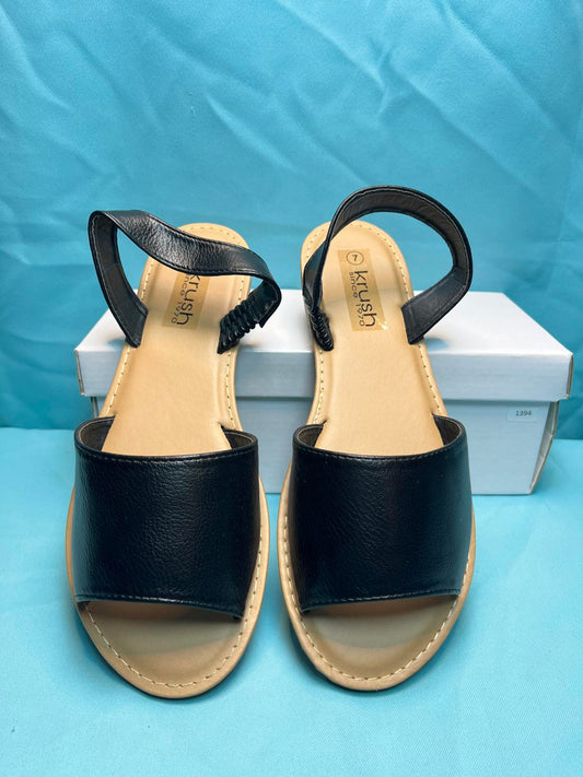 Woman's black open toe sandals size 8    2211