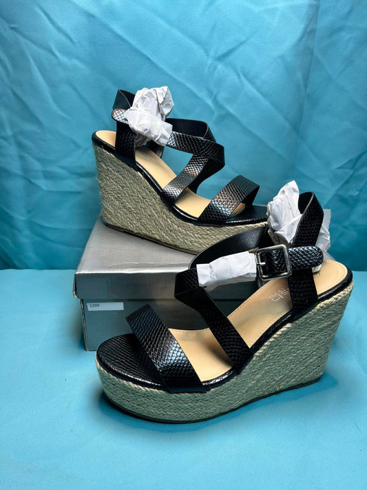 Woman's black Open Toe Wedges size 7 1399