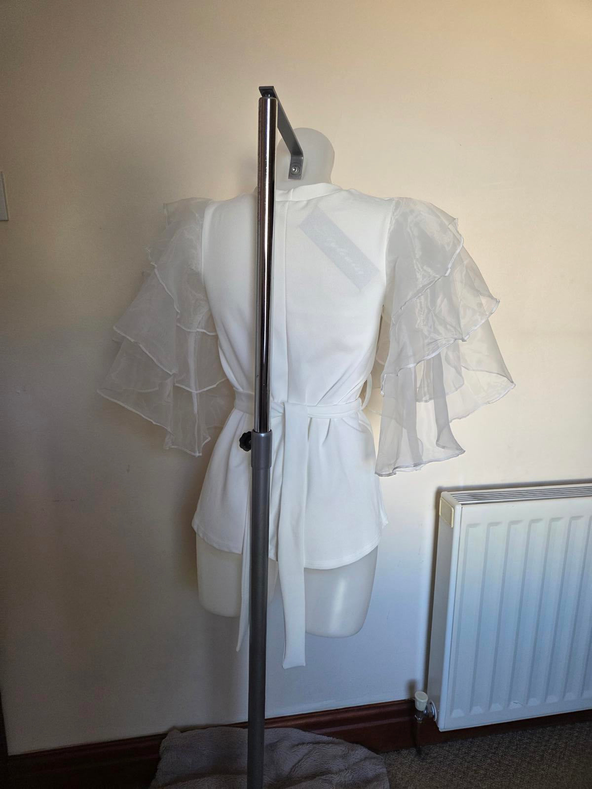 White top with frilly sleeves and belt 2110