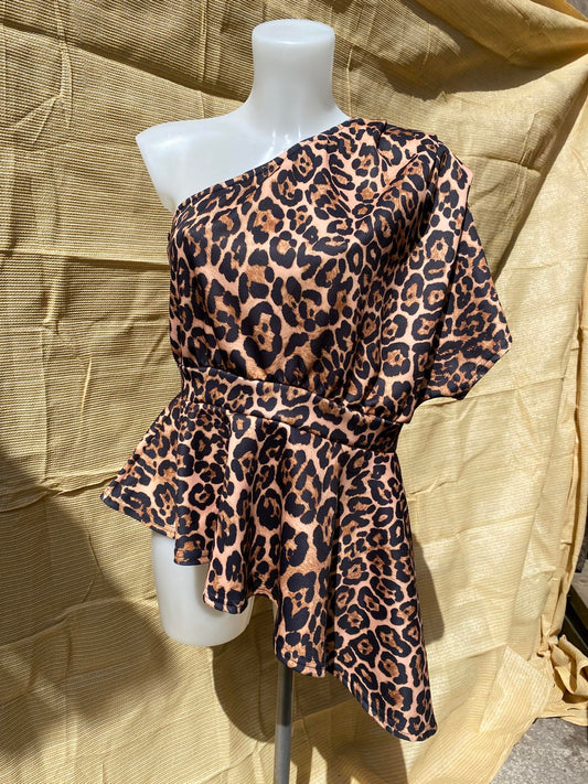 Lovely of the shoulder asymmetrical top 1201