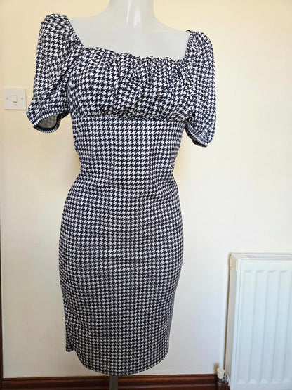 Size 8 Stretchy Material Black and White Dress 2192